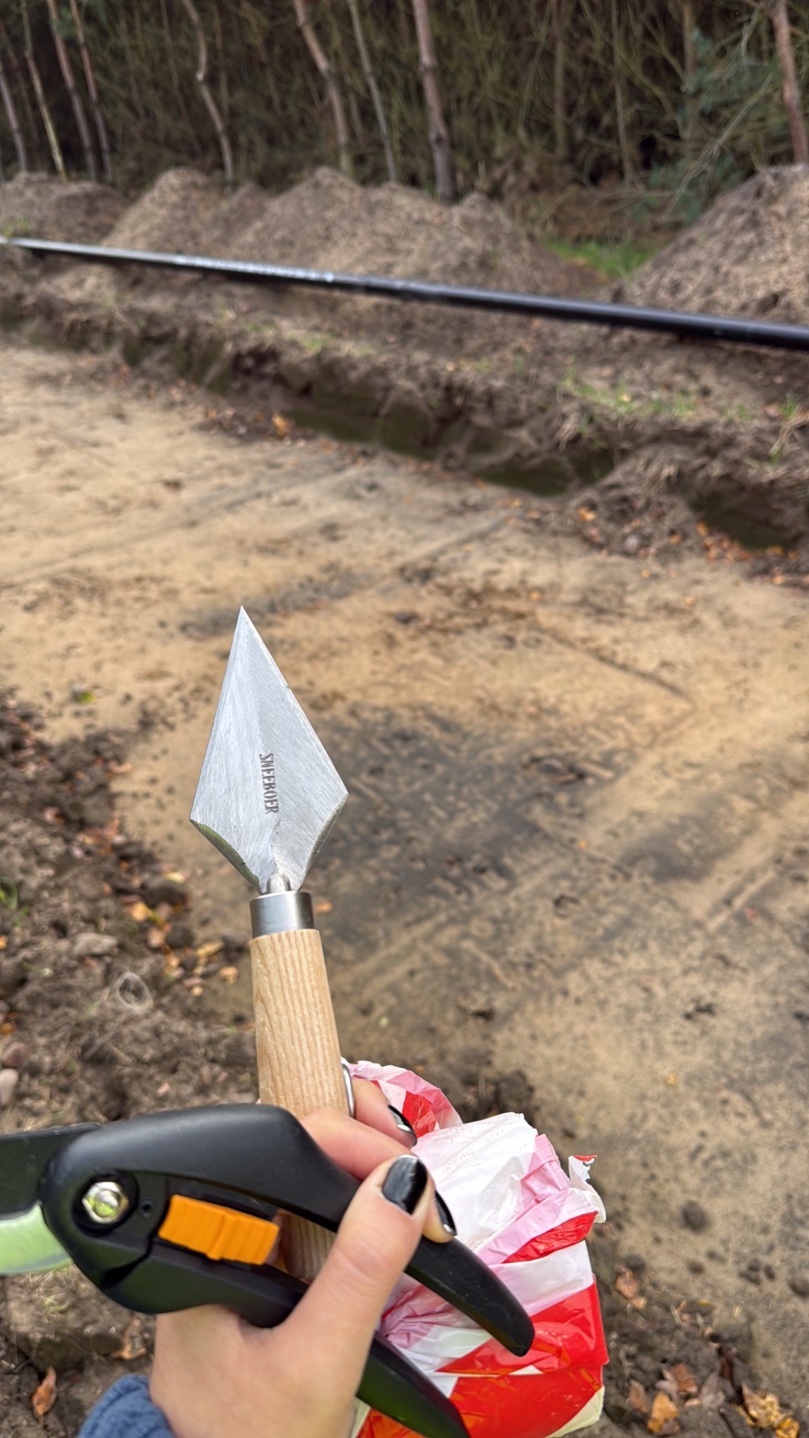 Kielnia archeologiczna podczas prac